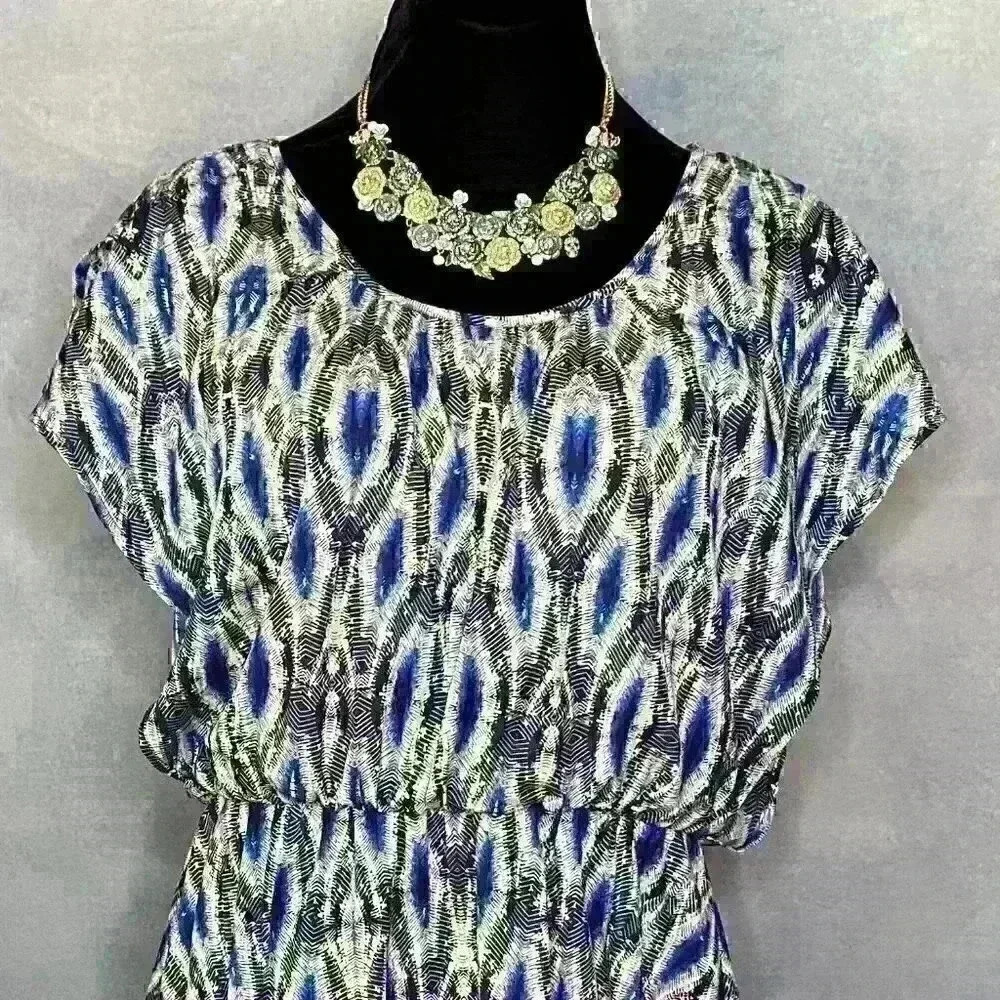 Bar lll Feather Patterned Flutter sleeve dress - Picture 2 of 8